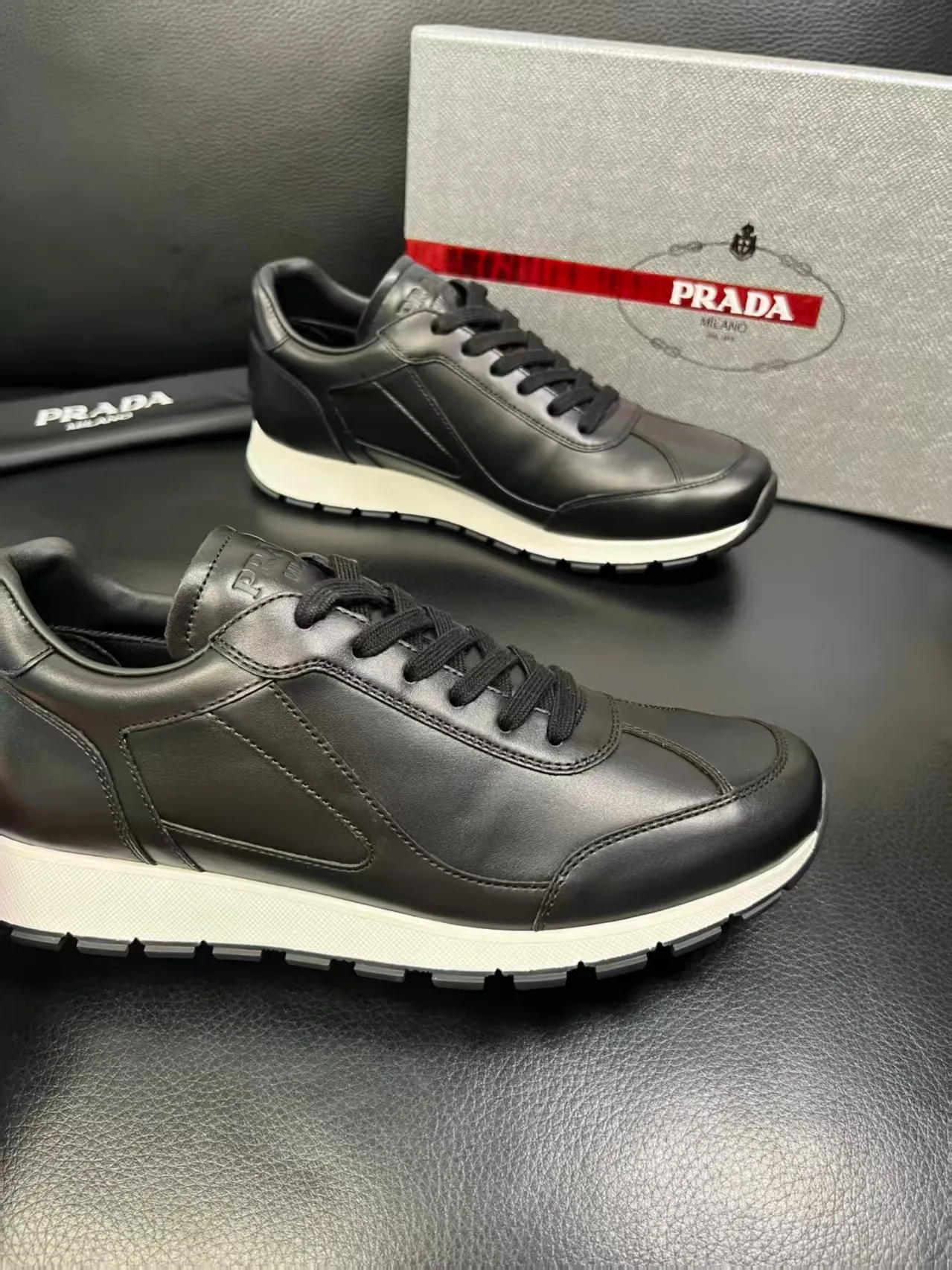 Factory price: 438💰Prada new men's leather sports shoes, the highest version on the market, any comparison is welcome🆚! The original leather has excellent texture and is super high-end! Fetal sheep net lining imported from Italy, removable pad! Luxurious materials and fine workmanship, highly recommended! Code number: 38-44, customized 45